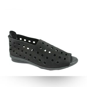 Arche Women's Black Square Cutout Shoes